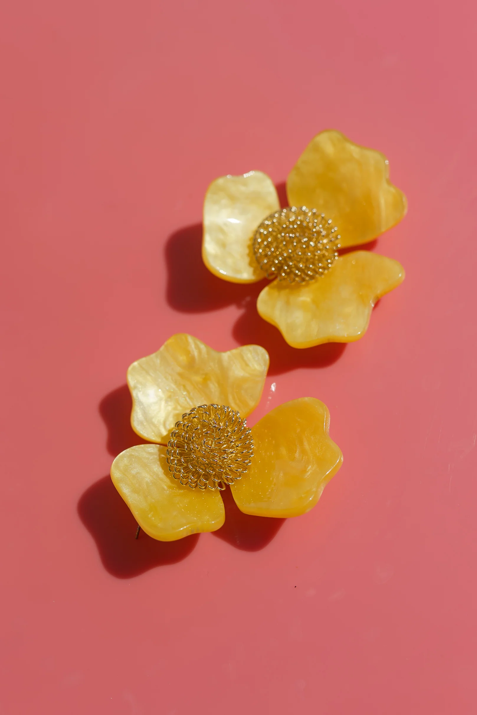 Boucles d’oreilles Blume - jaune et dorée - Image 3